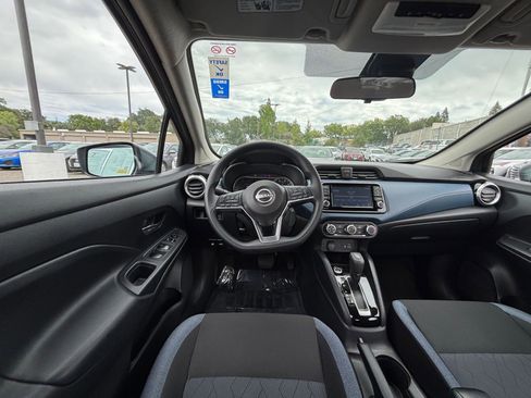 Used 2025 Nissan Versa SV image 32
