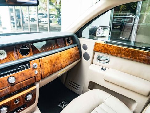 Used 2004 Rolls-Royce Phantom Sedan RWD image 27
