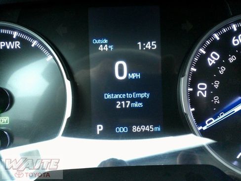 Used 2021 Toyota RAV4 LE image 11