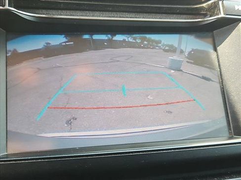 Used 2018 Toyota RAV4 LE FWD image 15