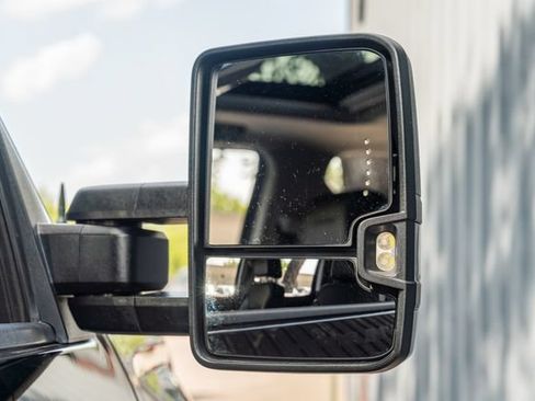 Used 2018 GMC Sierra 2500 Denali w/ Duramax Plus Package AWD/4WD image 16
