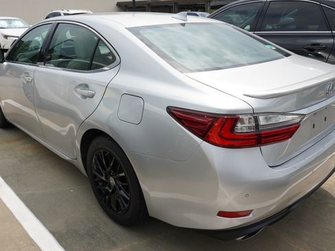 Used 2017 Lexus ES 350 w/ Luxury Package FWD image 6