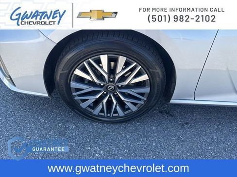 Used 2024 Nissan Altima 2.5 SV image 9