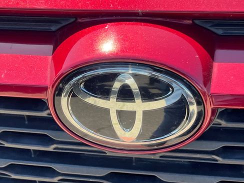 Used 2021 Toyota RAV4 LE image 13