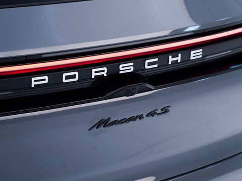 New 2025 Porsche Macan 4S Electric image 14