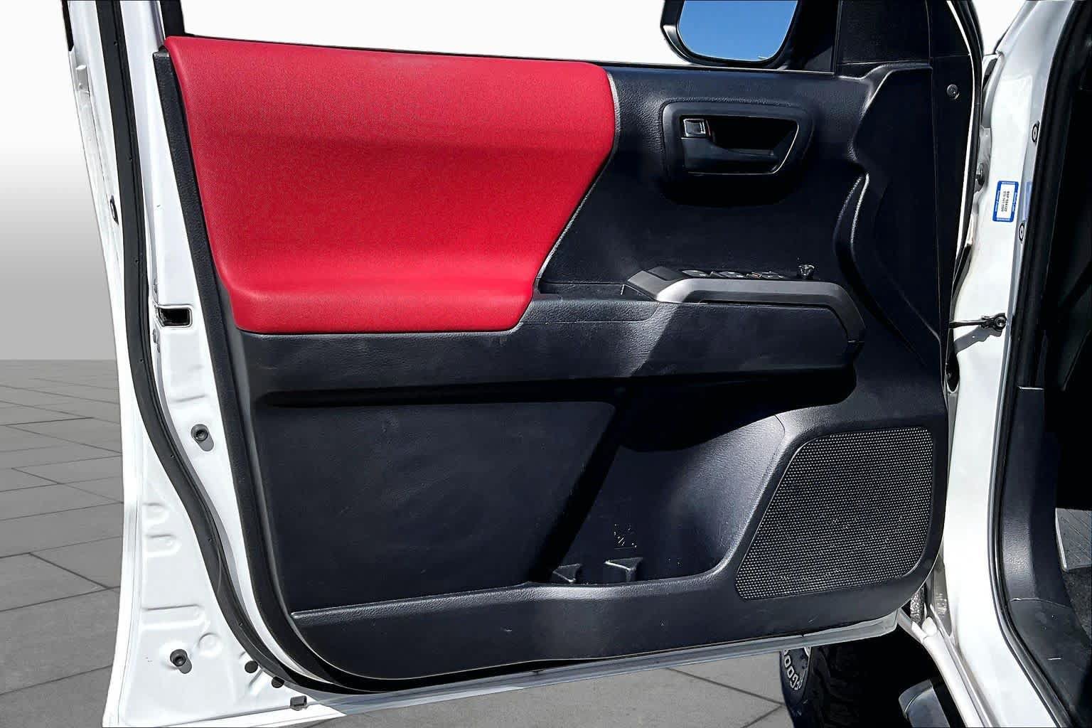 Used 2020 Toyota Tacoma SR5 RWD image 22
