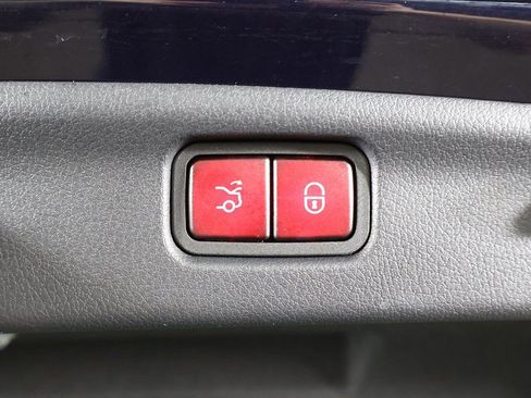 Used 2023 Mercedes-Benz C 300 4MATIC Sedan w/ Exclusive Trim Package image 21