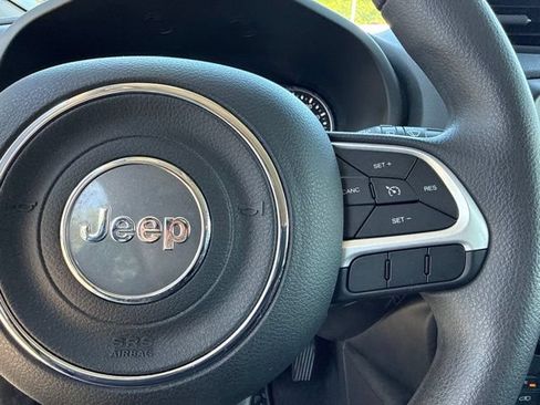 Used 2023 Jeep Renegade Latitude AWD/4WD image 38