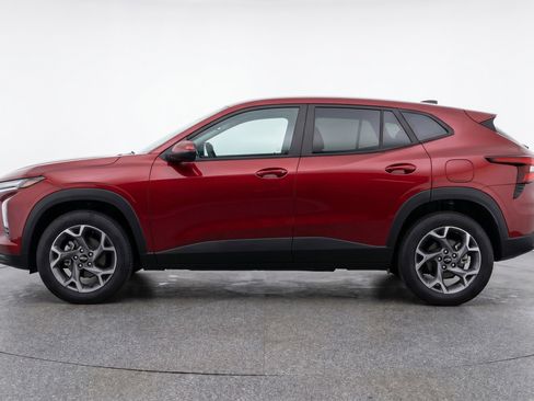 Used 2025 Chevrolet Trax LT w/ LT Convenience Package FWD image 5