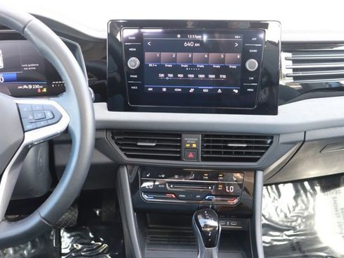 Used 2025 Volkswagen Jetta SE image 14