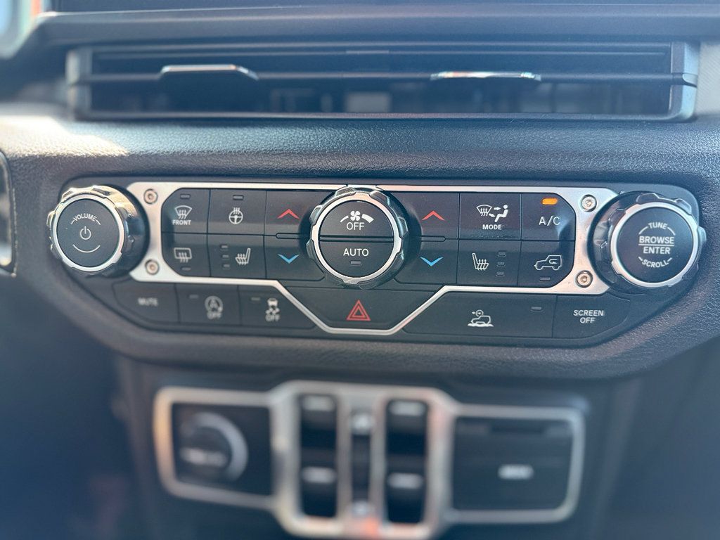 Used 2024 Jeep Gladiator Sport AWD/4WD image 35