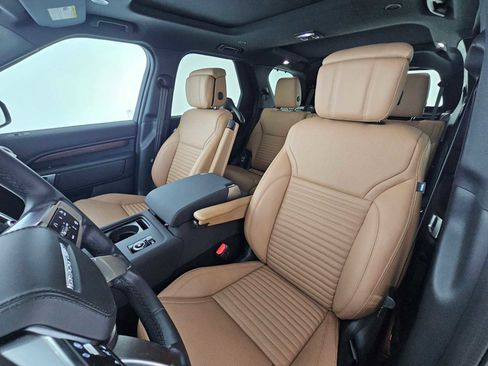 New 2025 Land Rover Discovery Dynamic SE image 23