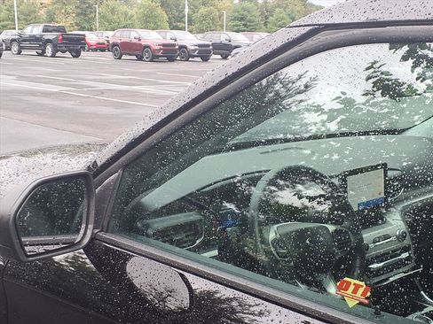 Used 2023 Ford Explorer XLT w/ Equipment Group 202A image 23