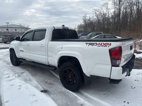 Used 2018 Toyota Tacoma TRD Sport image 6