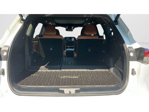 Used 2021 Toyota Highlander Platinum FWD image 9