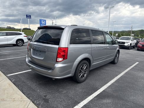 Used 2016 Dodge Grand Caravan SXT FWD image 5