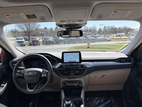 Used 2022 Ford Escape Titanium w/ Class II Trailer Tow Package image 8