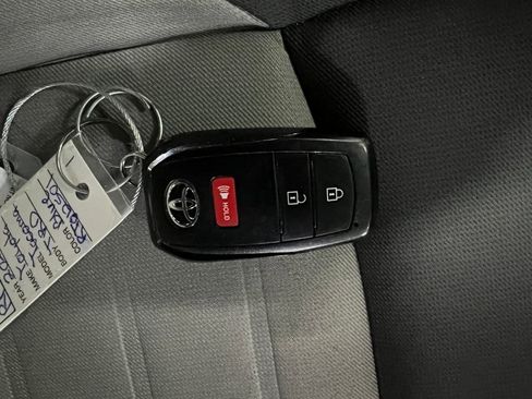 Used 2024 Toyota Tacoma TRD Off-Road image 29