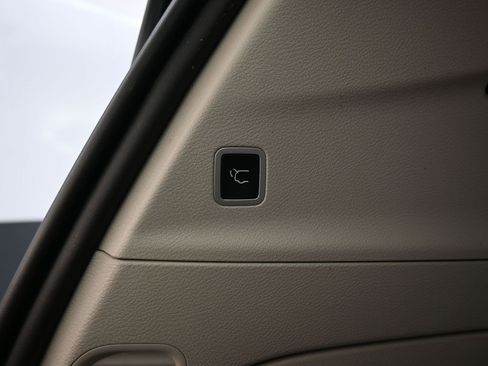 Used 2021 Chrysler Pacifica Touring-L image 38