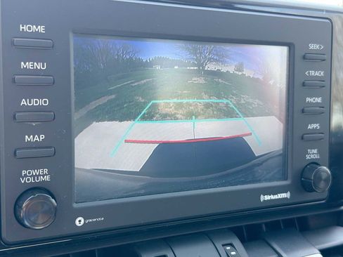 Used 2021 Toyota RAV4 XLE Premium image 24