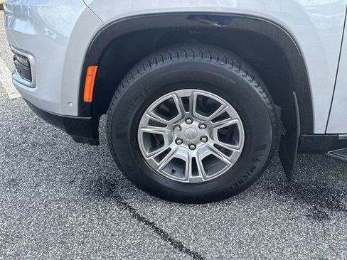 Used 2023 Jeep Wagoneer 4WD w/ Convenience Group I image 13