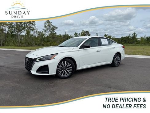 Used 2025 Nissan Altima 2.5 SV FWD image 1