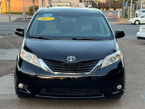 Used 2017 Toyota Sienna LE FWD image 3