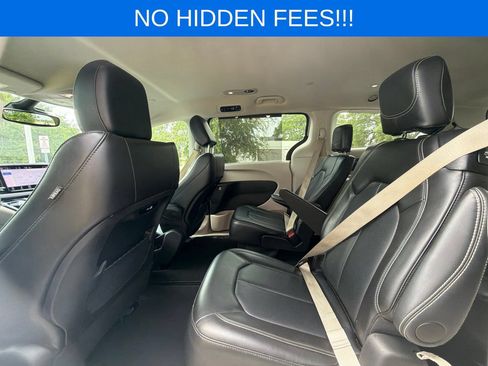 Used 2024 Chrysler Pacifica Touring-L FWD image 30