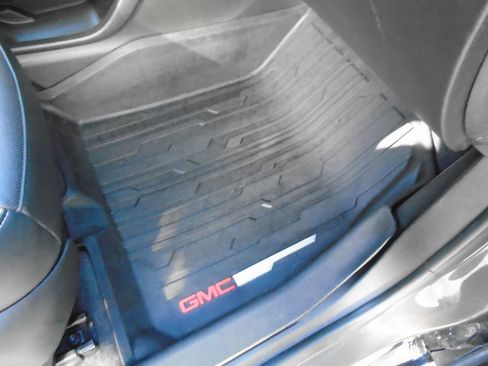 Used 2020 GMC Acadia Denali w/ Technology Package image 25