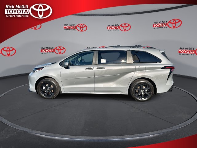 New 2026 Toyota Sienna XLE Woodland Edition AWD/4WD image 5