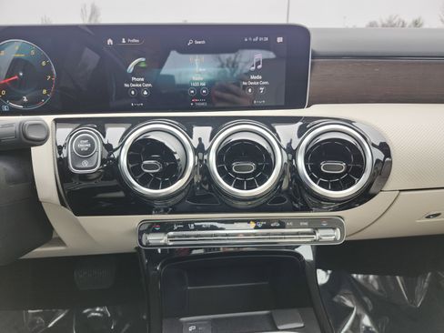 Used 2019 Mercedes-Benz A 220 4MATIC image 33