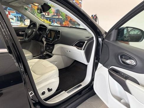 Used 2019 Jeep Cherokee Limited AWD/4WD image 55