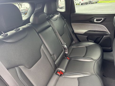 Used 2025 Jeep Compass Latitude AWD/4WD image 29
