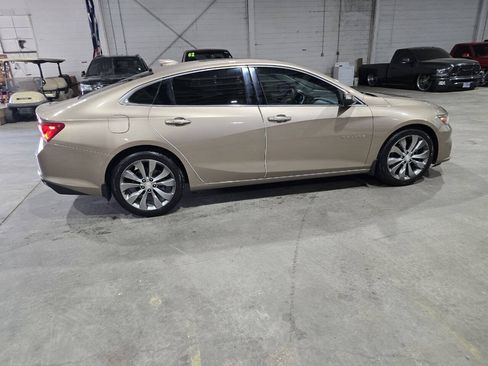 Used 2018 Chevrolet Malibu Premier w/ Premier Sun and Wheel Package FWD image 14