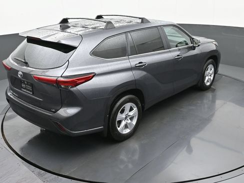 Used 2023 Toyota Highlander LE FWD image 32