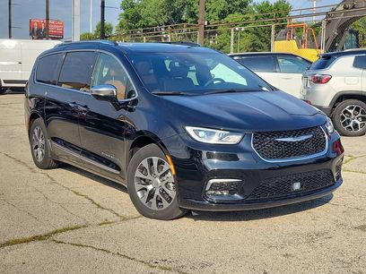 Used 2024 Chrysler Pacifica Pinnacle