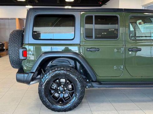 Used 2024 Jeep Wrangler Unlimited AWD/4WD image 17