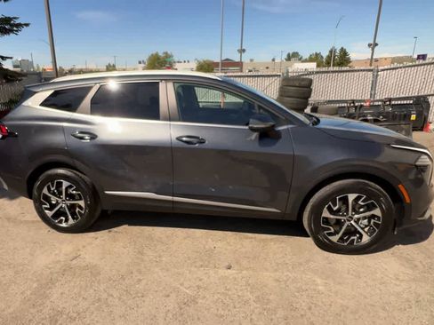 Used 2025 Kia Sportage EX AWD/4WD image 17