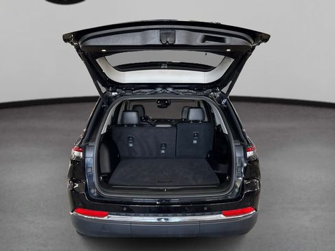 Used 2023 Jeep Grand Cherokee Limited w/ Luxury Tech Group II image 11