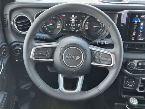 Used 2025 Jeep Wrangler Unlimited Sahara AWD/4WD image 12