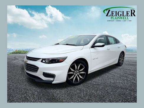 Used 2017 Chevrolet Malibu LT w/ Leather Package FWD image 1