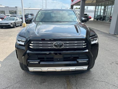 Used 2025 Toyota 4Runner Limited AWD/4WD image 8