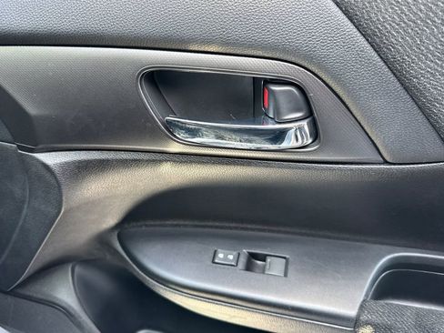 Used 2013 Honda Accord LX image 19