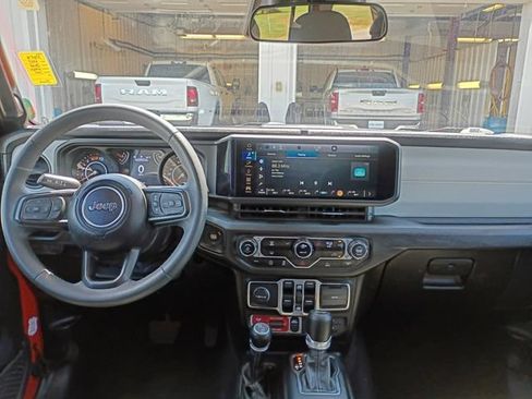 Used 2025 Jeep Wrangler Unlimited Sport AWD/4WD image 12