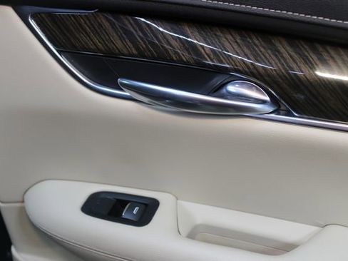 Used 2019 Cadillac XT5 FWD image 13