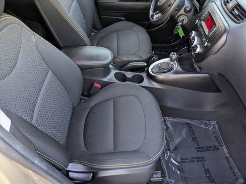 Used 2015 Kia Soul + FWD image 18