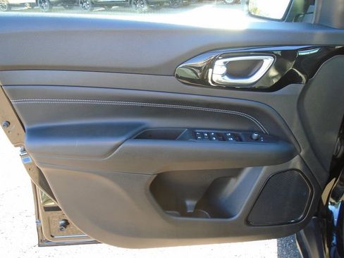 Certified 2022 Jeep Compass Altitude image 6