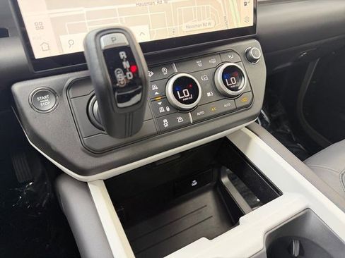 Certified 2026 Land Rover Defender 110 X-Dynamic SE AWD/4WD image 29