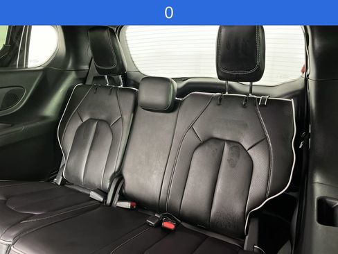 Used 2025 Chrysler Pacifica Limited FWD image 25