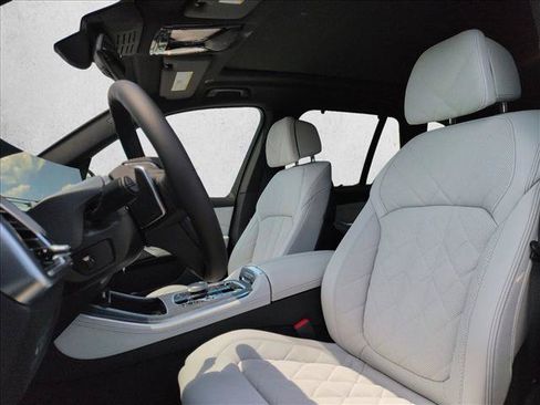 New 2026 BMW X5 xDrive50e AWD/4WD image 4